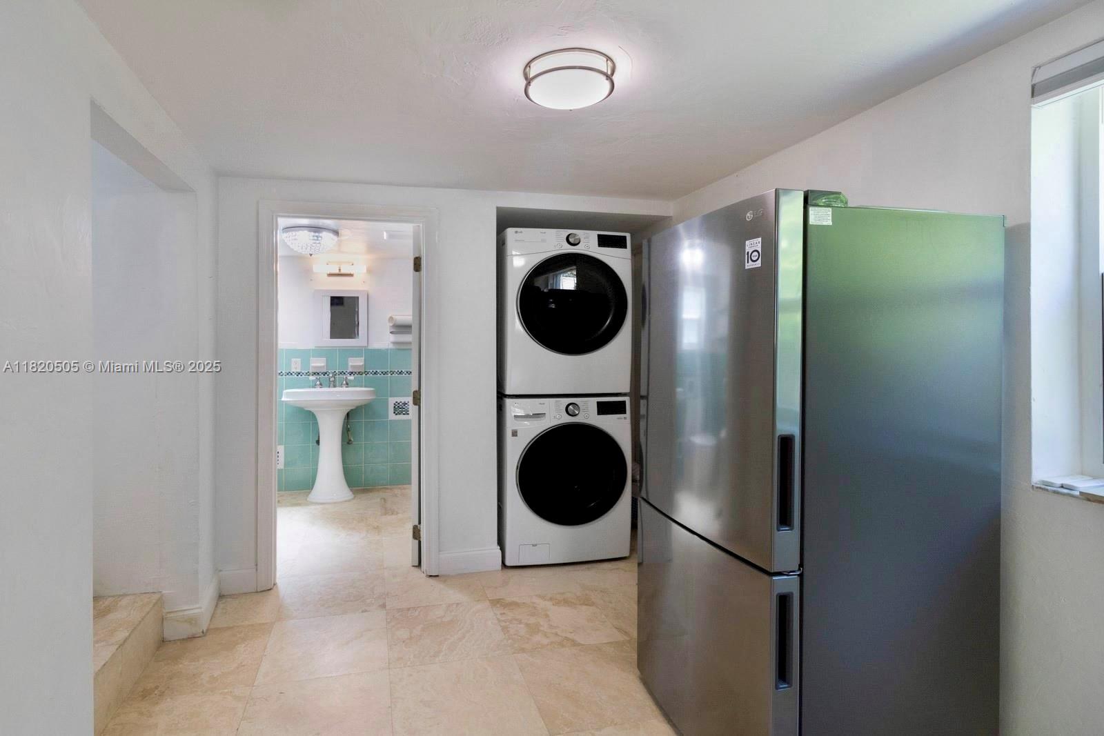 MIAMI SHORES SEC 1 AMD - Residential Lease