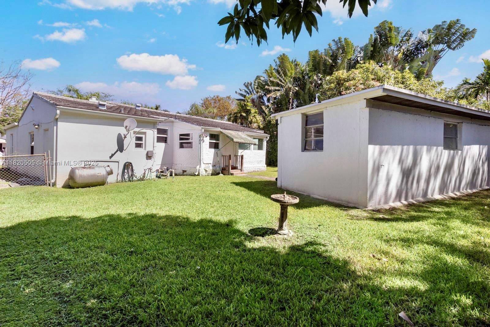 MIAMI SHORES SEC 1 AMD - Residential Lease