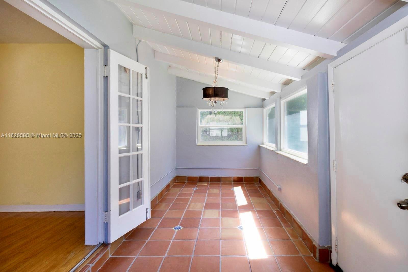 MIAMI SHORES SEC 1 AMD - Residential Lease