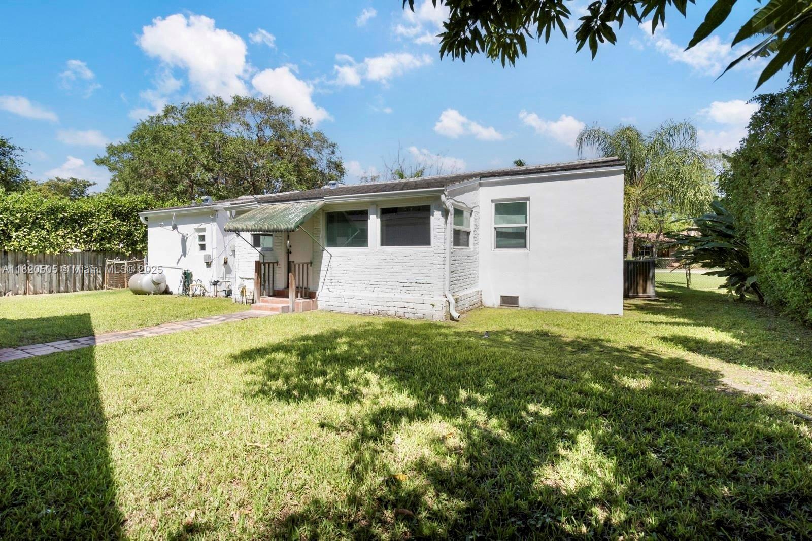 MIAMI SHORES SEC 1 AMD - Residential Lease