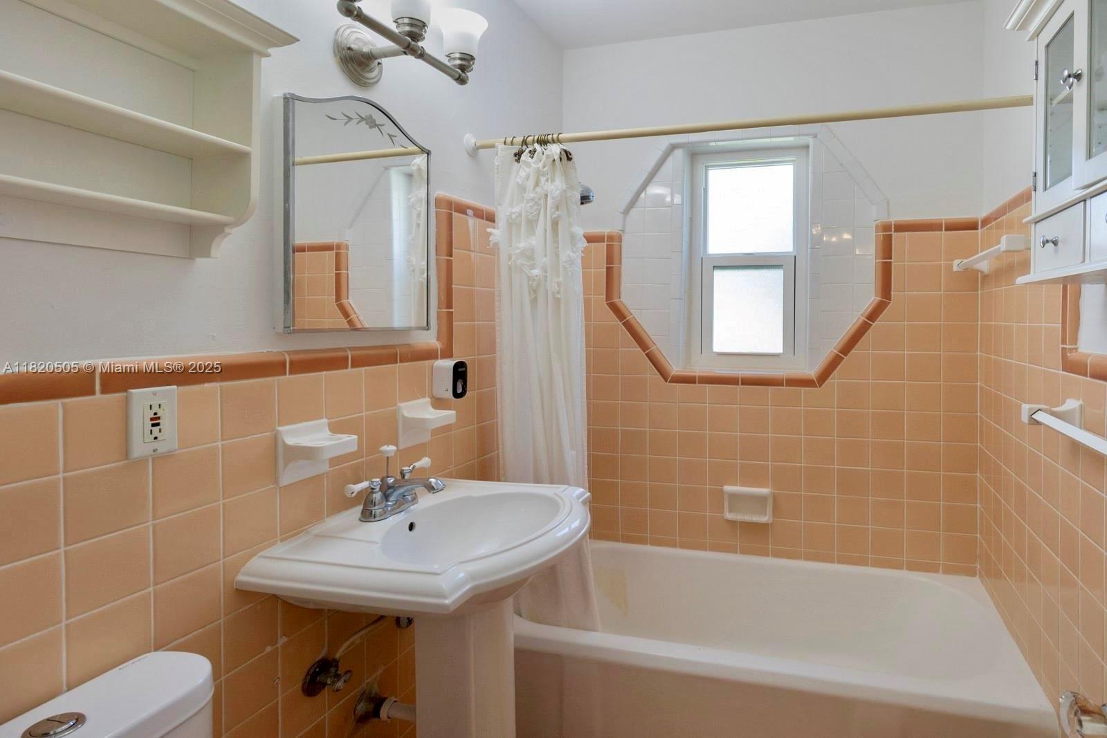 MIAMI SHORES SEC 1 AMD - Residential Lease