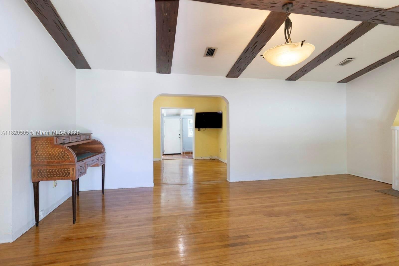 MIAMI SHORES SEC 1 AMD - Residential Lease