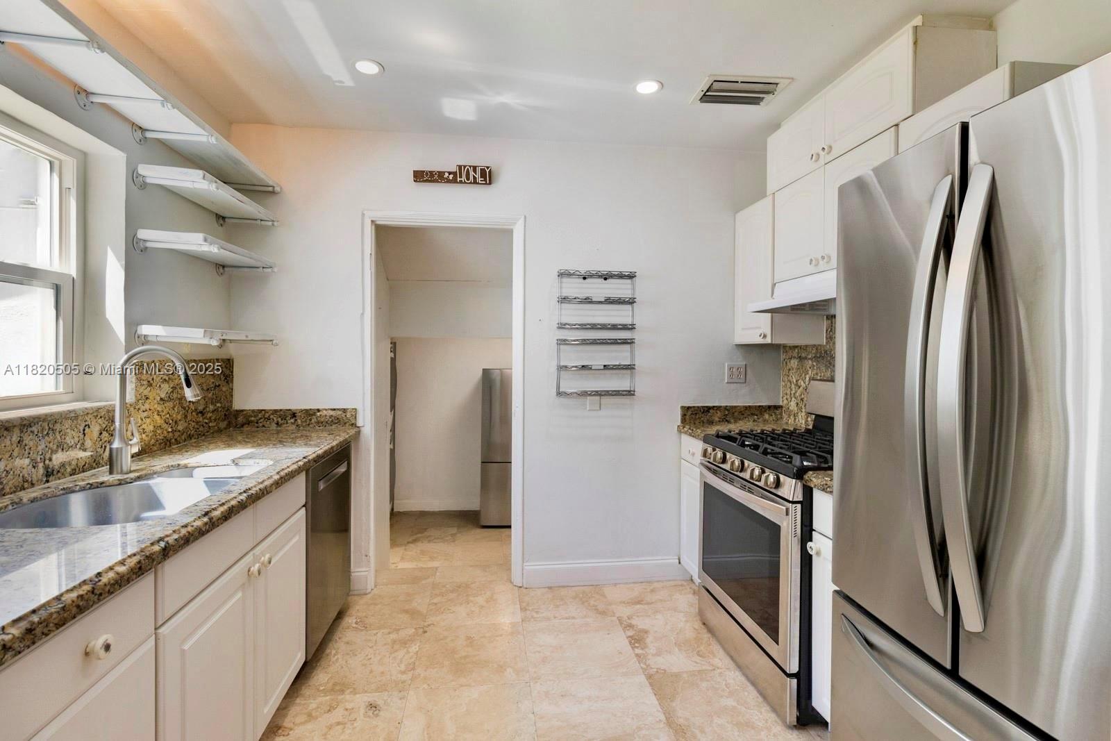 MIAMI SHORES SEC 1 AMD - Residential Lease