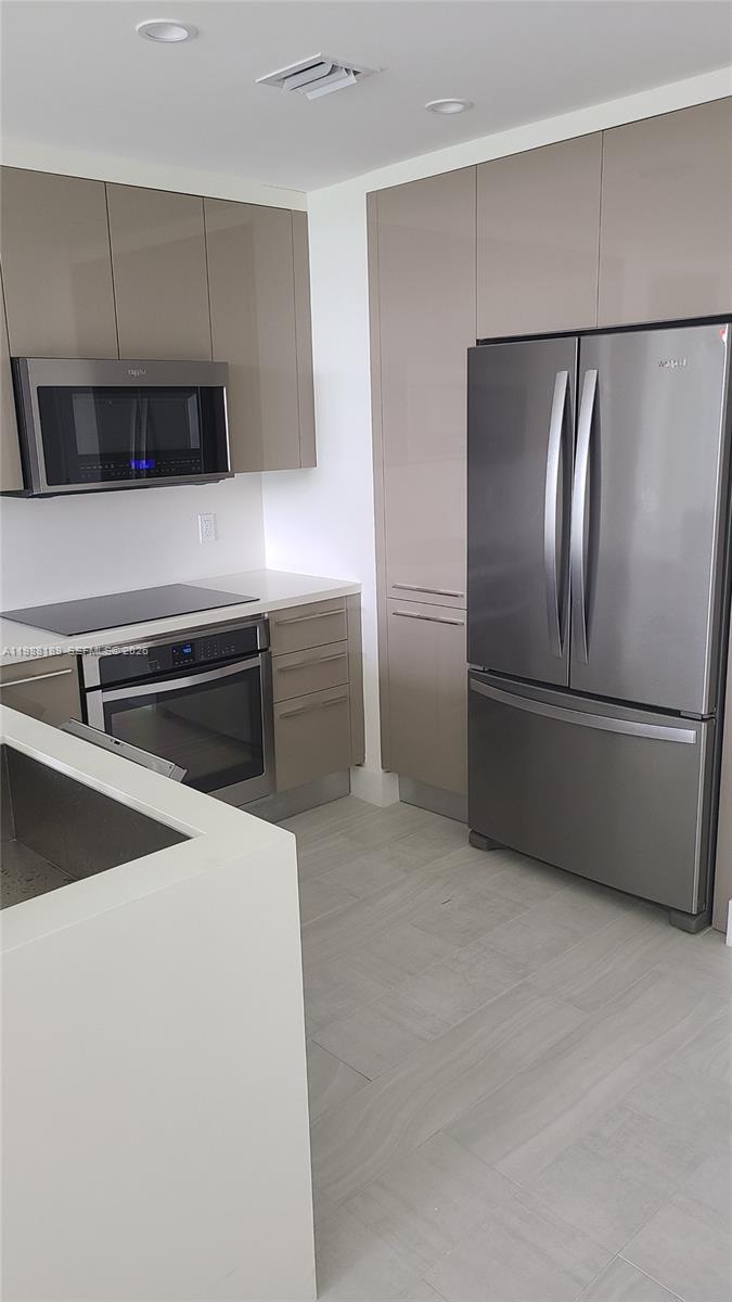 METROPICA NORTH TOWER ONE - Residential