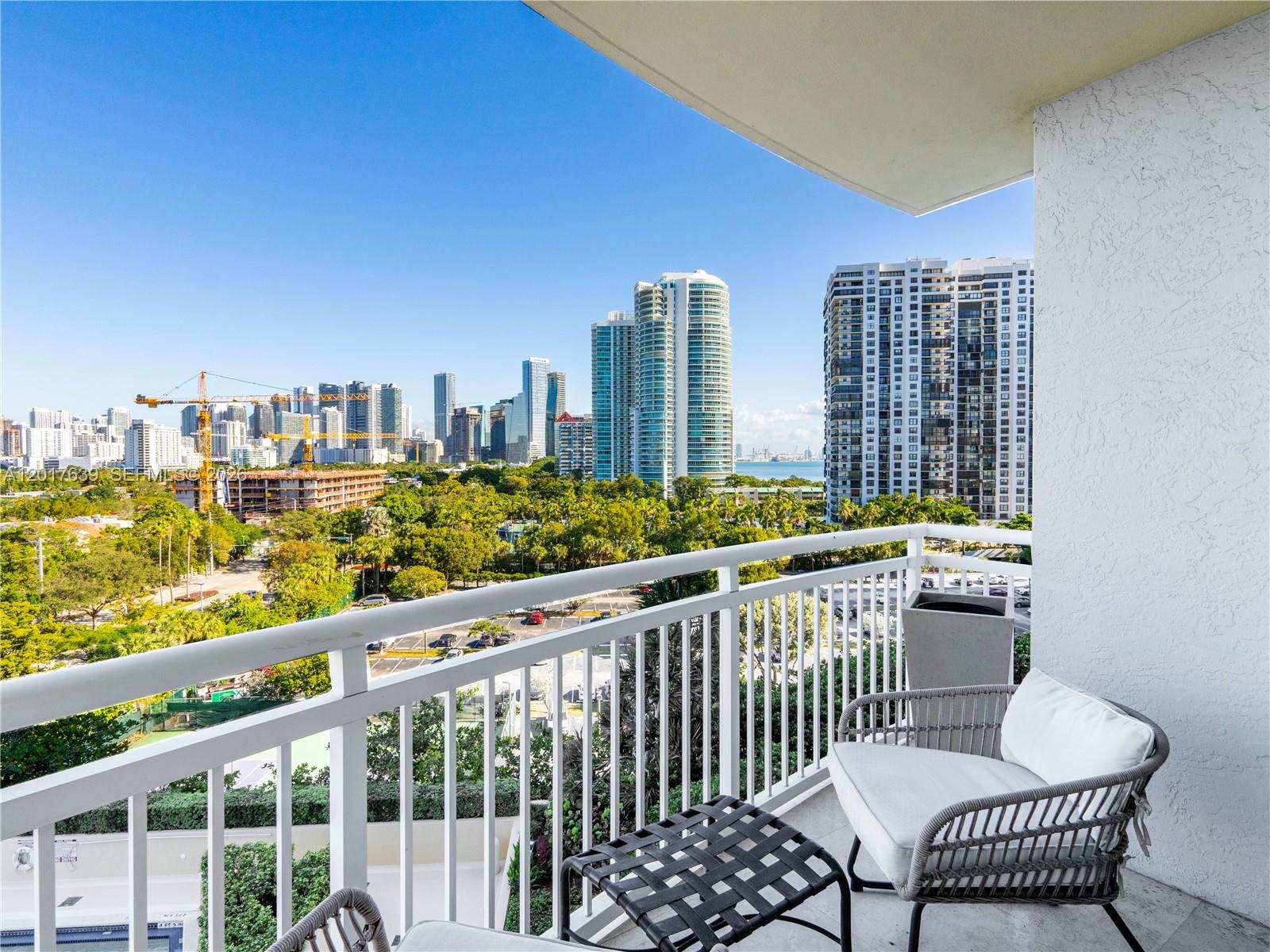THE METROPOLITAN CONDO - Residential