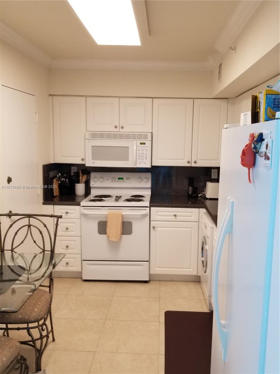 WAVE CONDO - Residential Lease