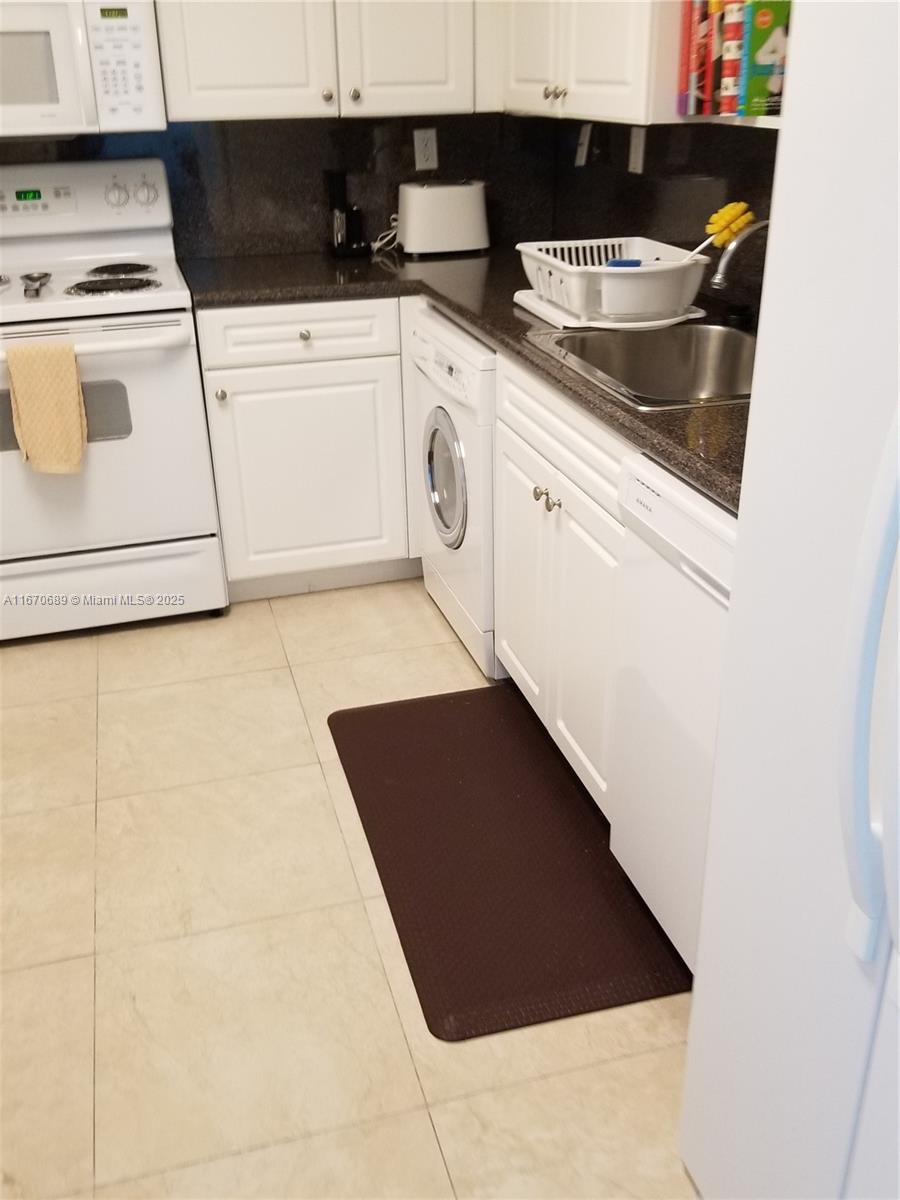 WAVE CONDO - Residential Lease