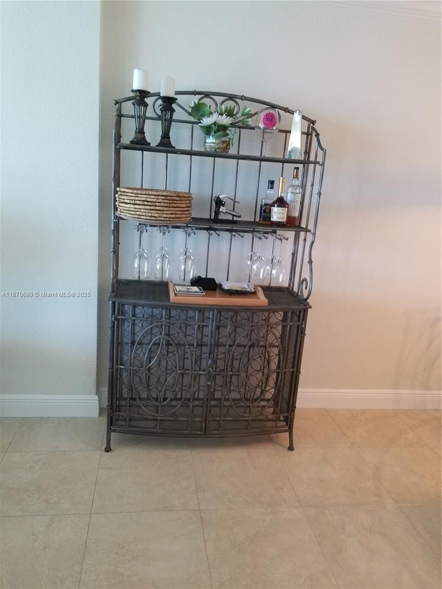 WAVE CONDO - Residential Lease