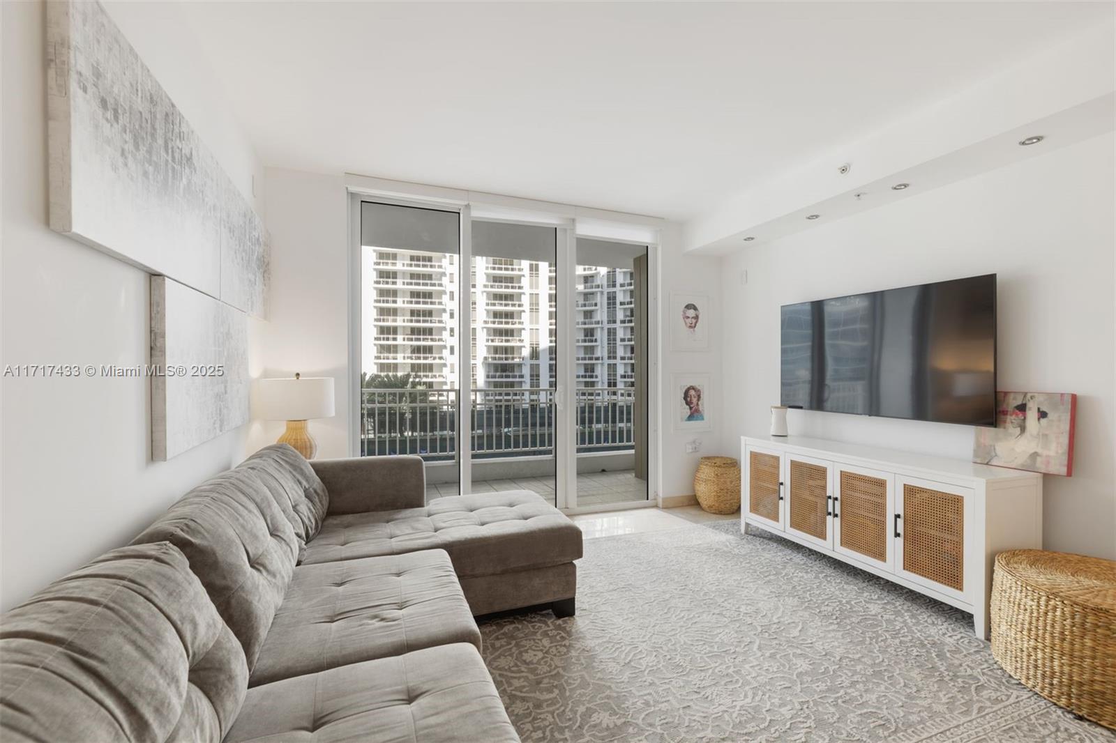 COURTS BRICKELL KEY CONDO - Residential Lease