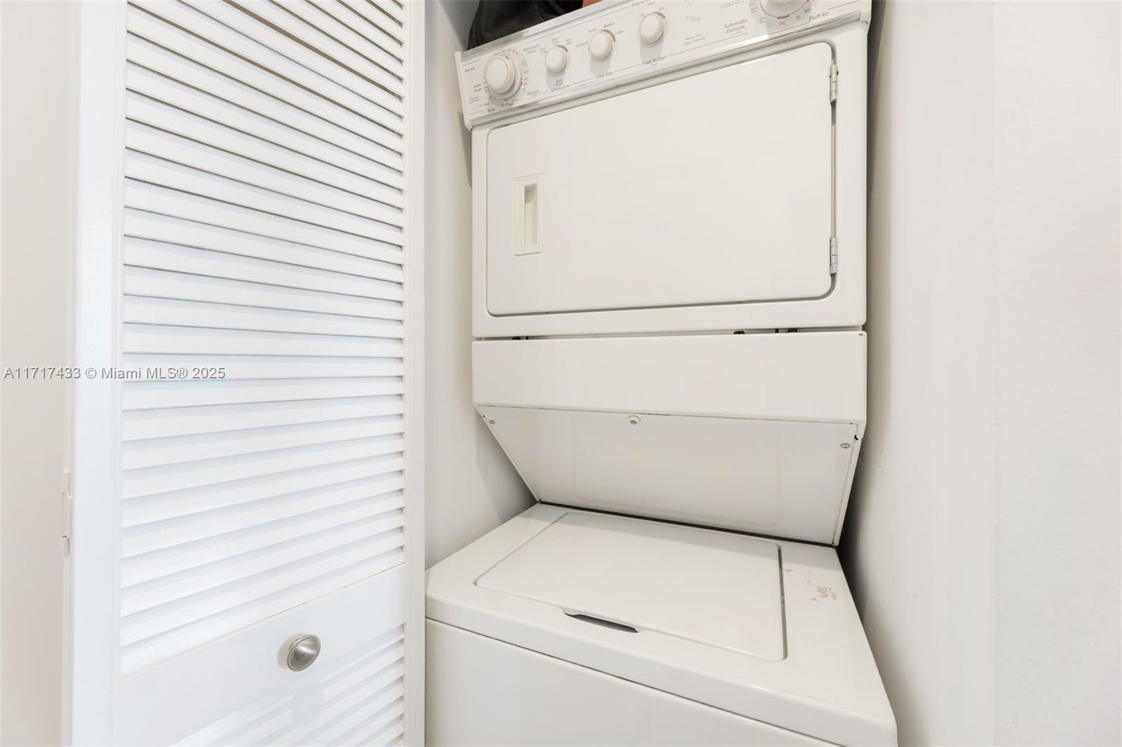 COURTS BRICKELL KEY CONDO - Residential Lease