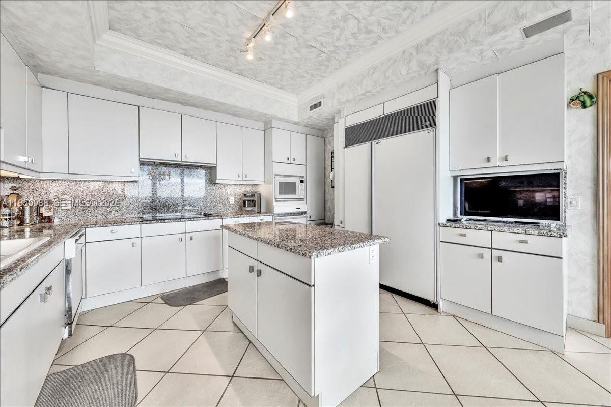 THE PALACE AT BAL HARBOUR - Residential