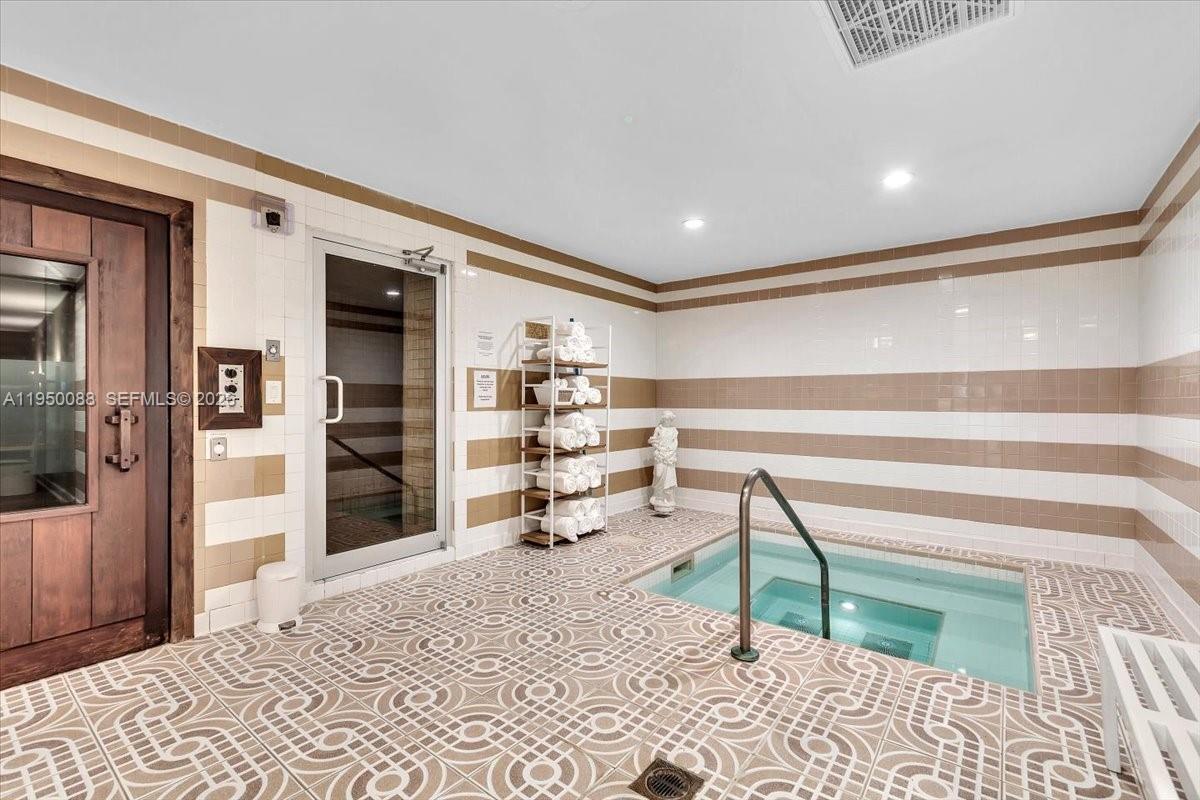 THE PALACE AT BAL HARBOUR - Residential