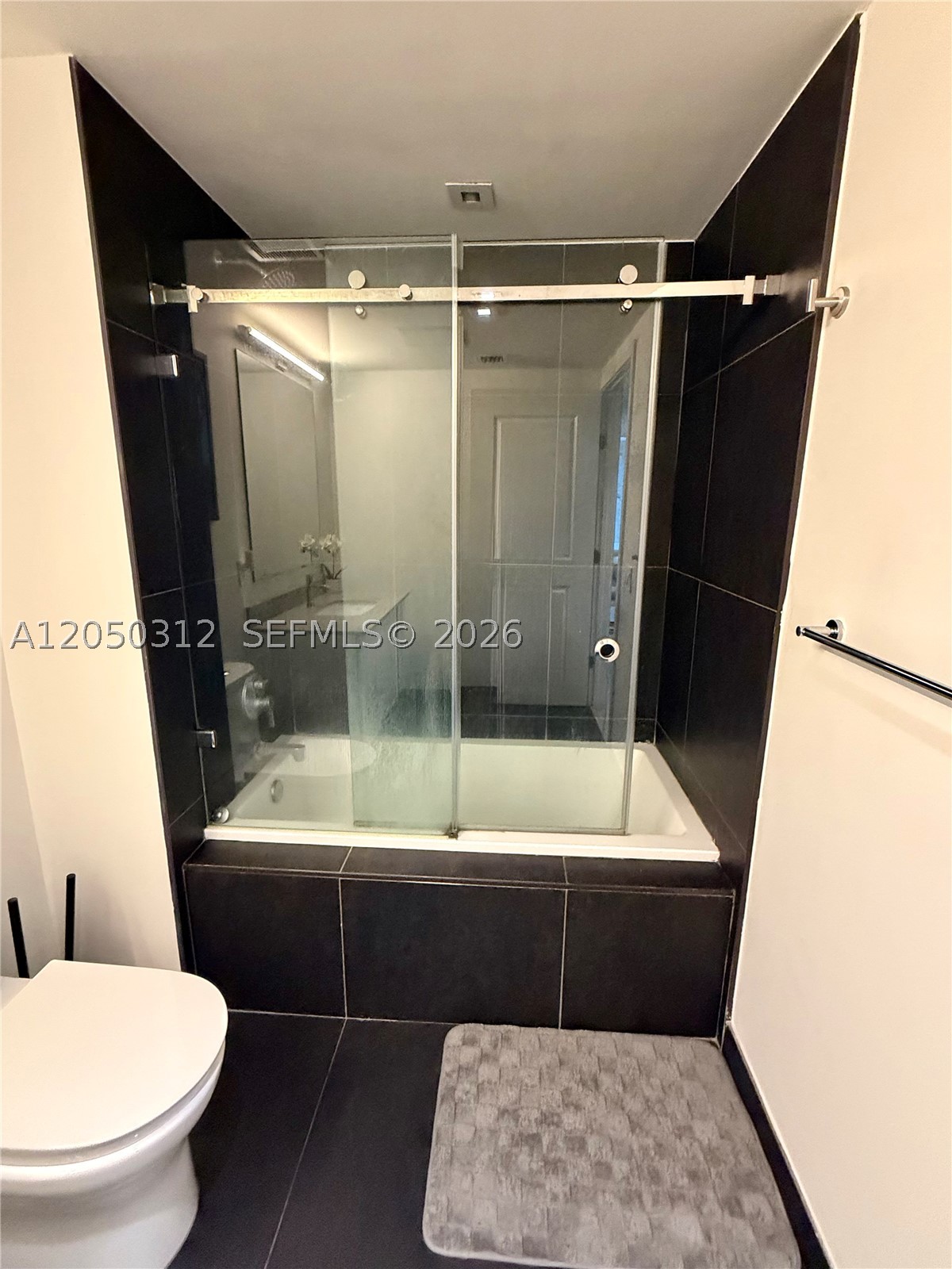 CANVAS CONDO - Residential Lease