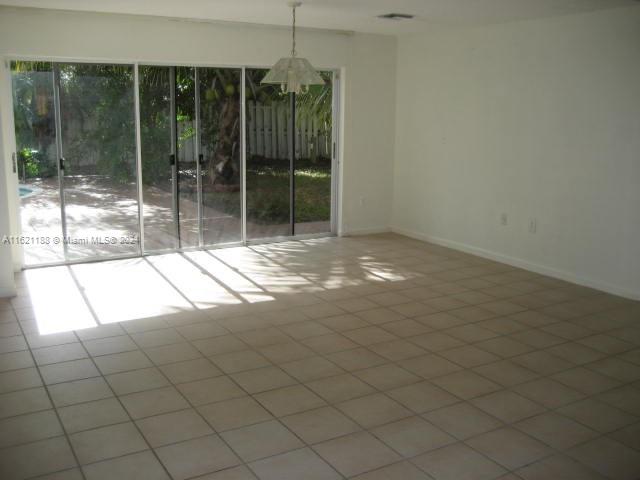WEITZER HAMMOCKS HOMES SE - Residential Lease