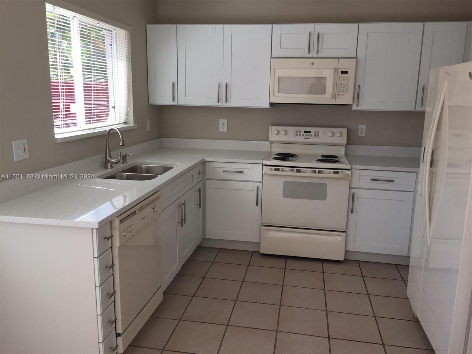 WEITZER HAMMOCKS HOMES SE - Residential Lease