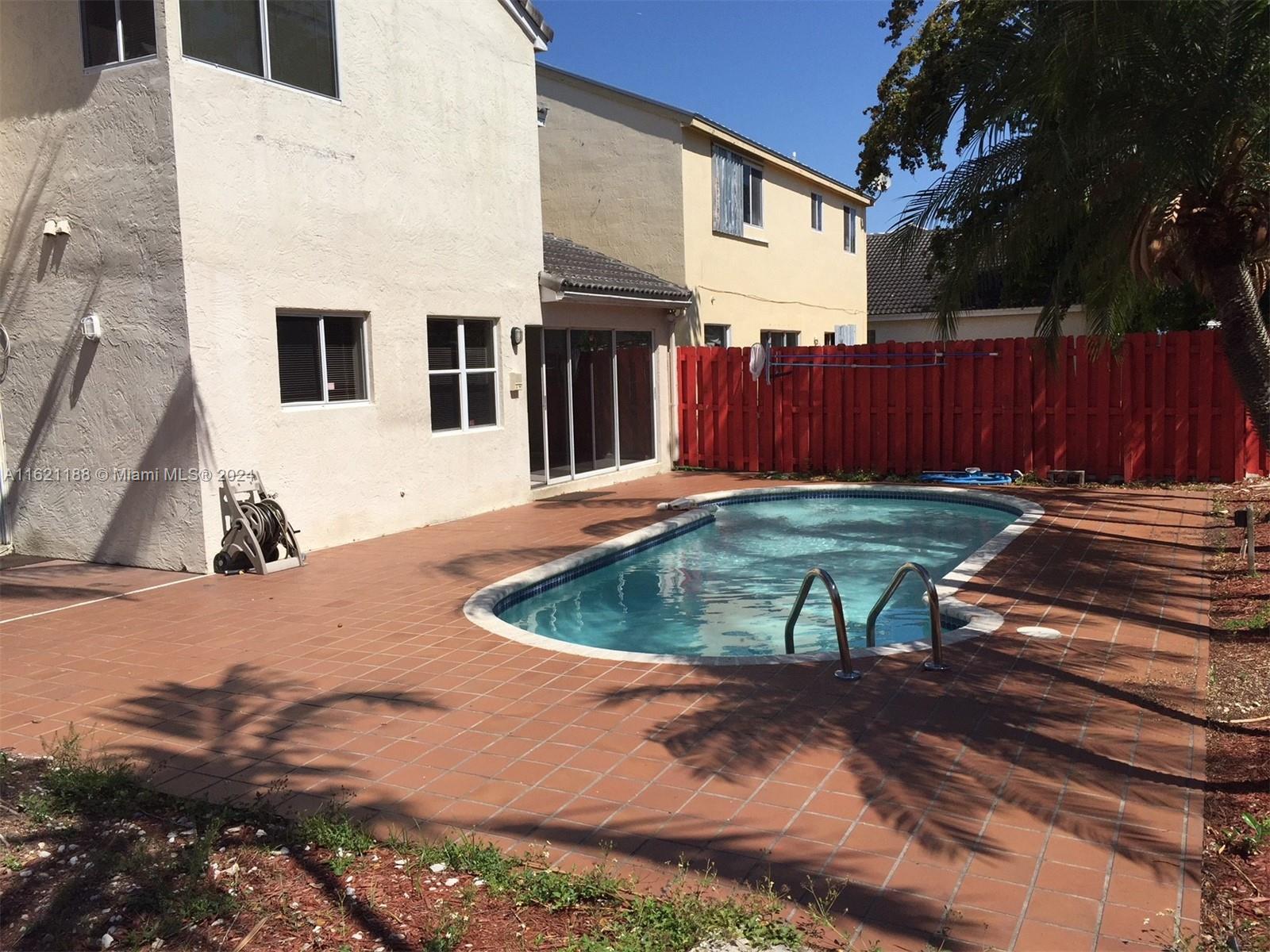 WEITZER HAMMOCKS HOMES SE - Residential Lease