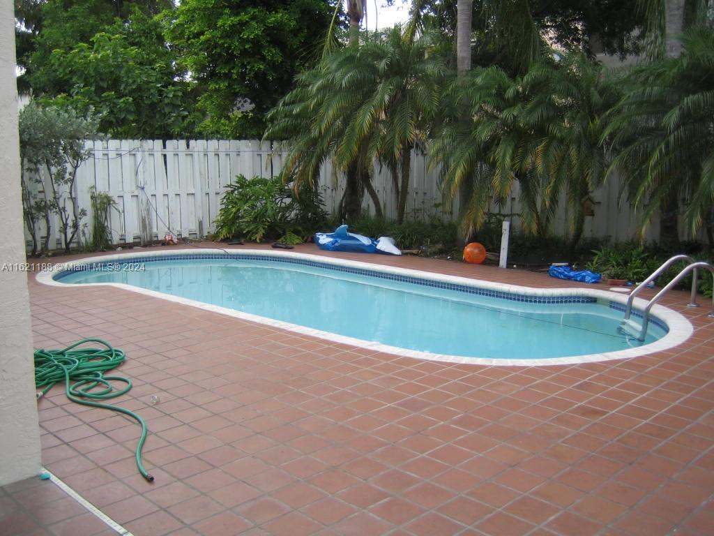 WEITZER HAMMOCKS HOMES SE - Residential Lease