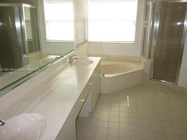 WEITZER HAMMOCKS HOMES SE - Residential Lease