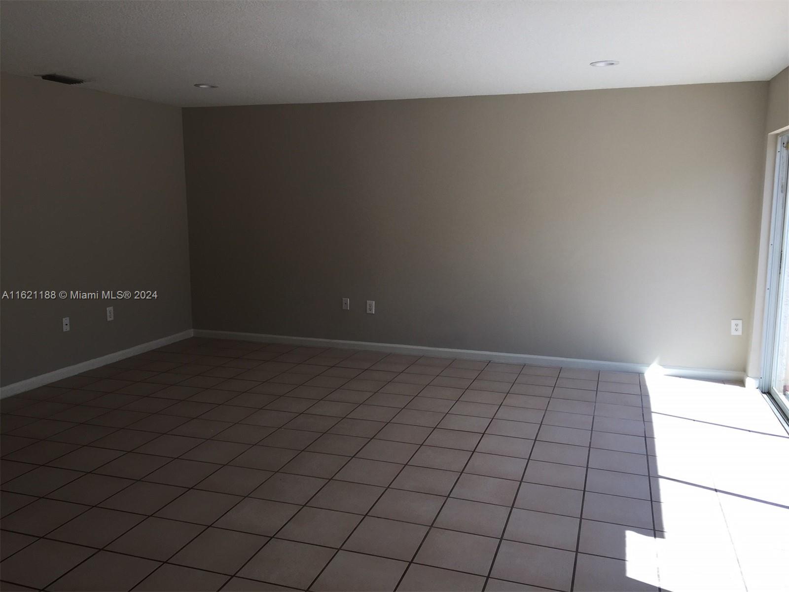 WEITZER HAMMOCKS HOMES SE - Residential Lease