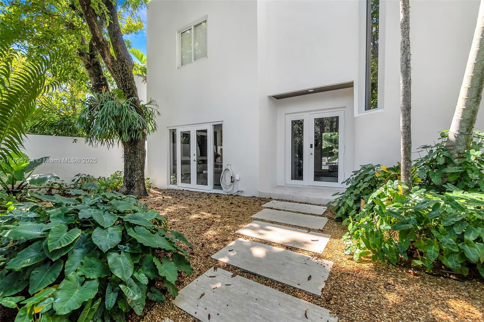 CRYSTAL BLUFF - Residential