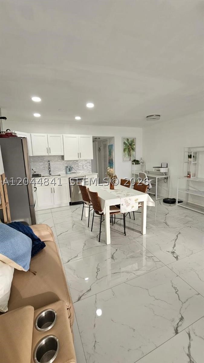 OAKRIDGE S CONDO - Residential Lease