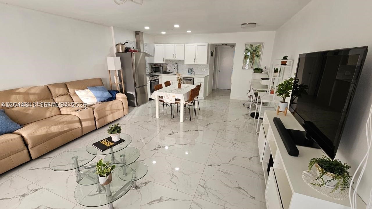 OAKRIDGE S CONDO - Residential Lease