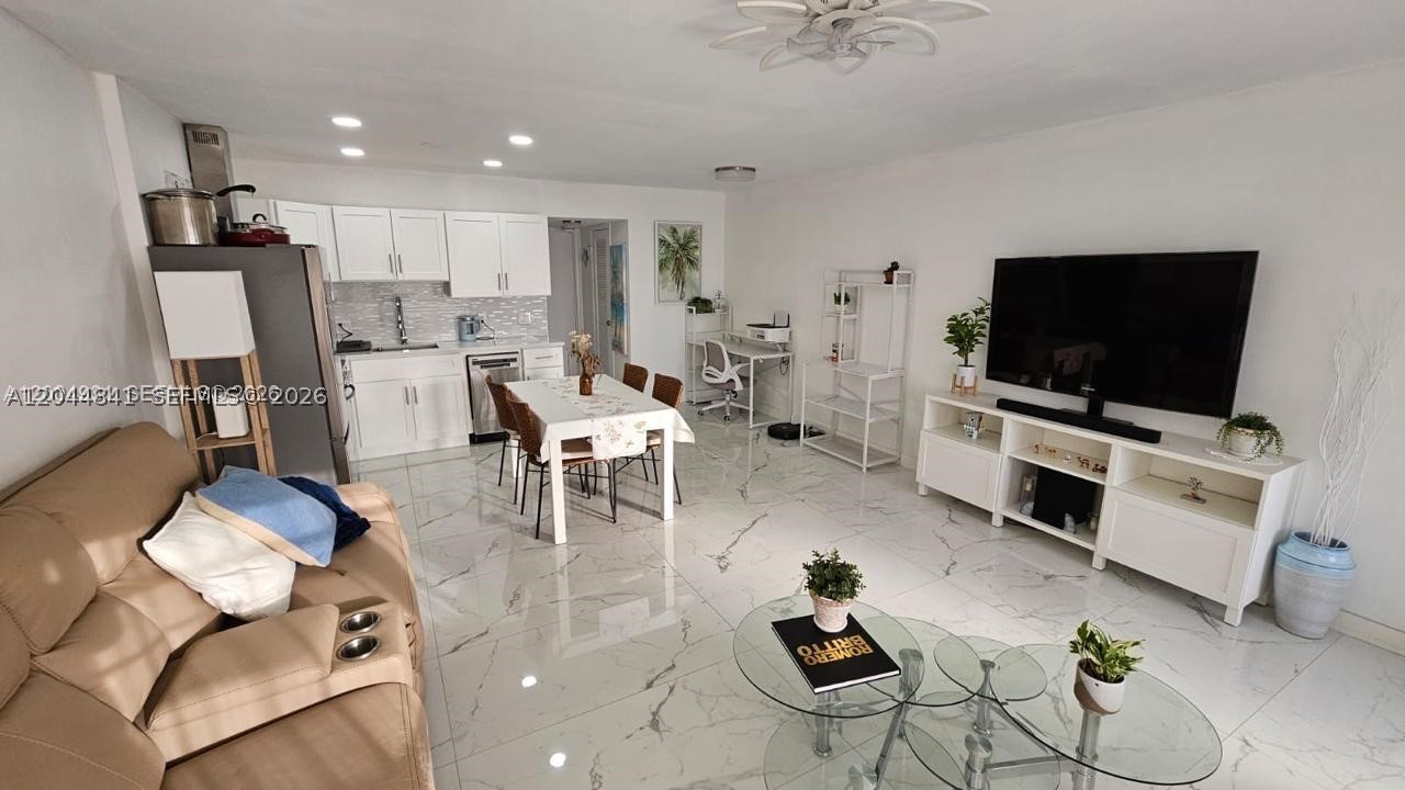 OAKRIDGE S CONDO - Residential Lease