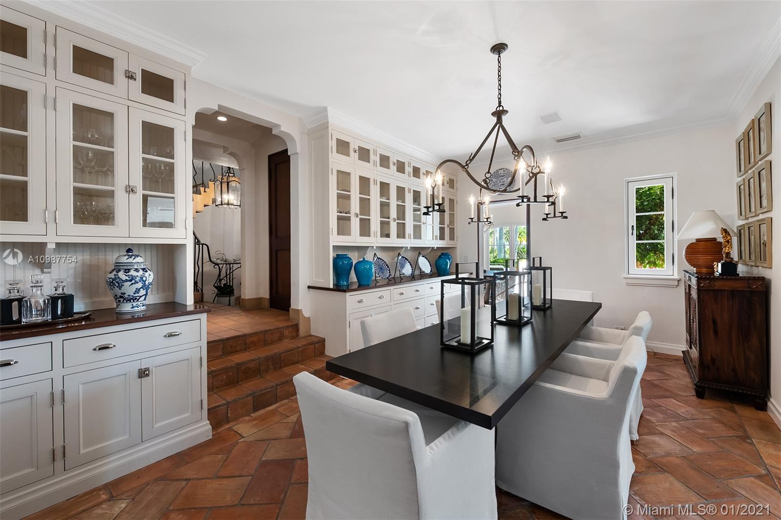 THE MOORINGS - Residential