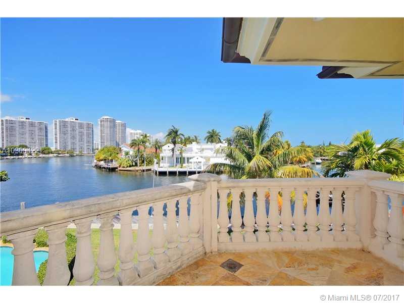 GOLDEN BEACH SEC E - Residential