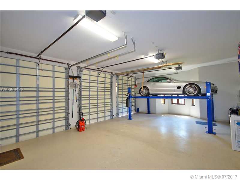GOLDEN BEACH SEC E - Residential