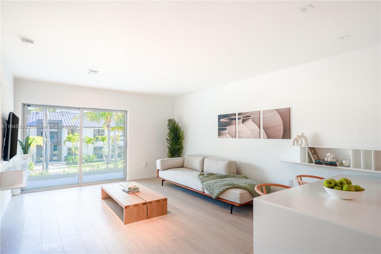 BAHAMA HOUSE CONDO - Residential Lease