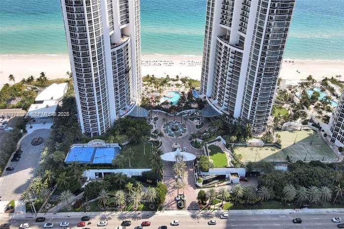 TRUMP ROYALE CONDO - Residential