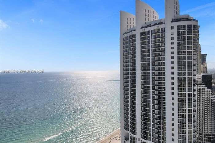 TRUMP ROYALE CONDO - Residential