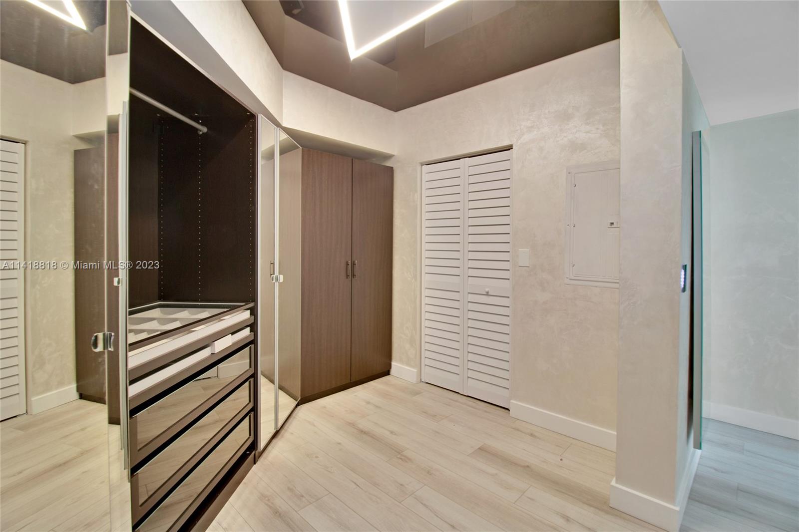 LA PERLA CONDO - Residential Lease
