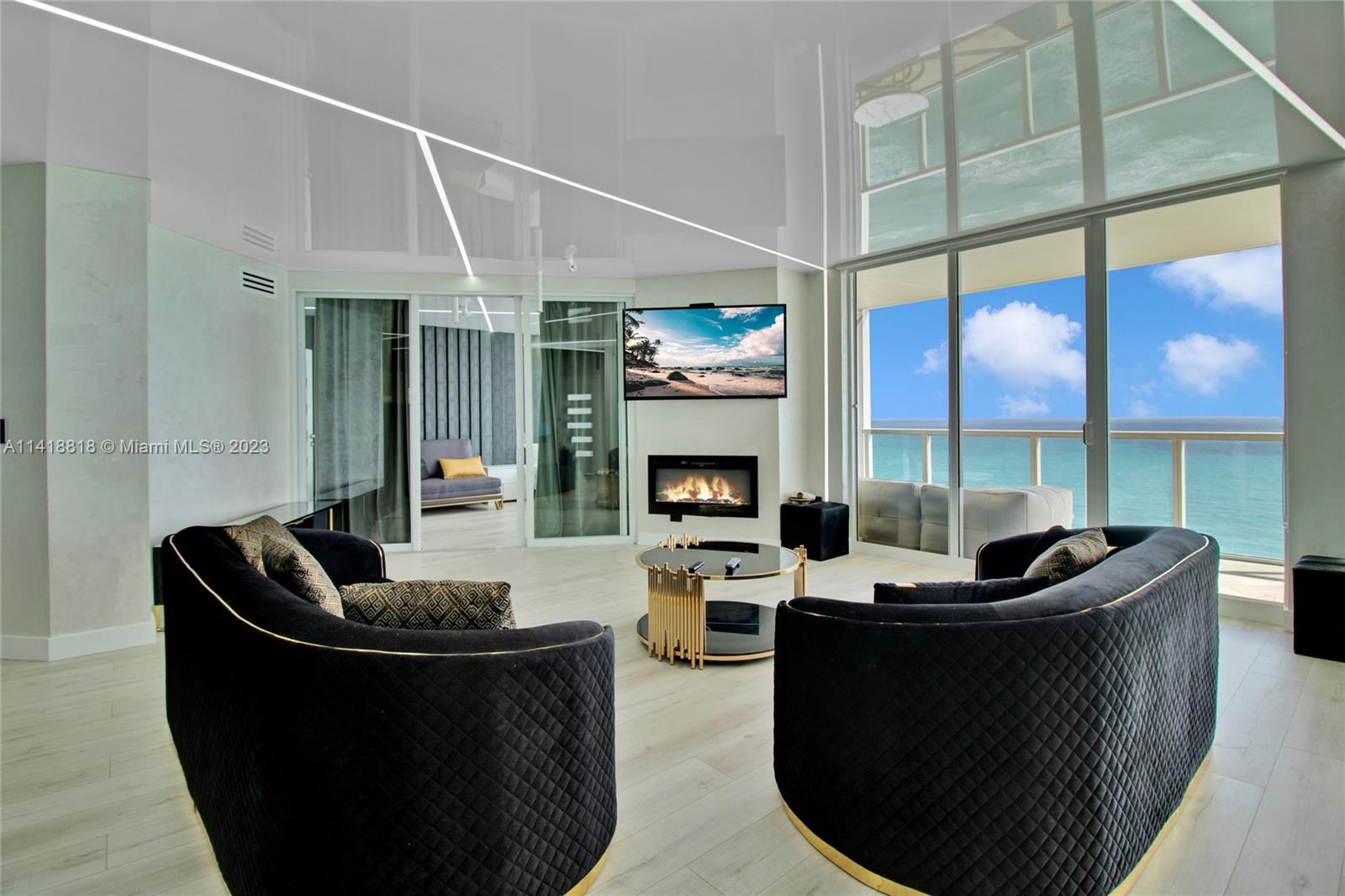 LA PERLA CONDO - Residential Lease