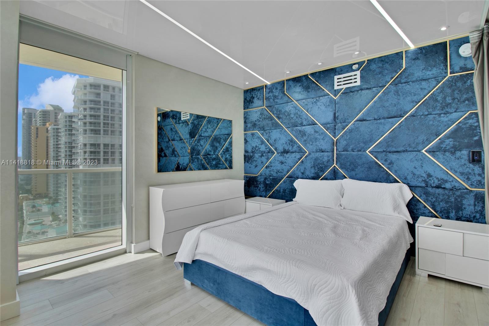 LA PERLA CONDO - Residential Lease