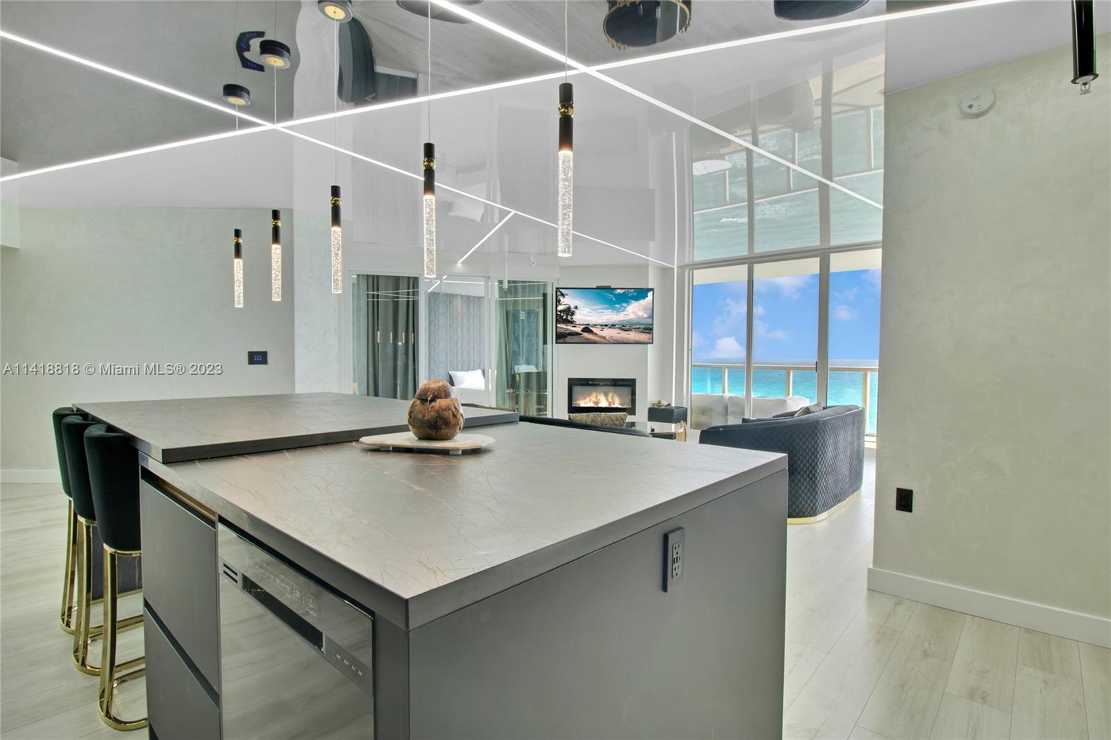 LA PERLA CONDO - Residential Lease