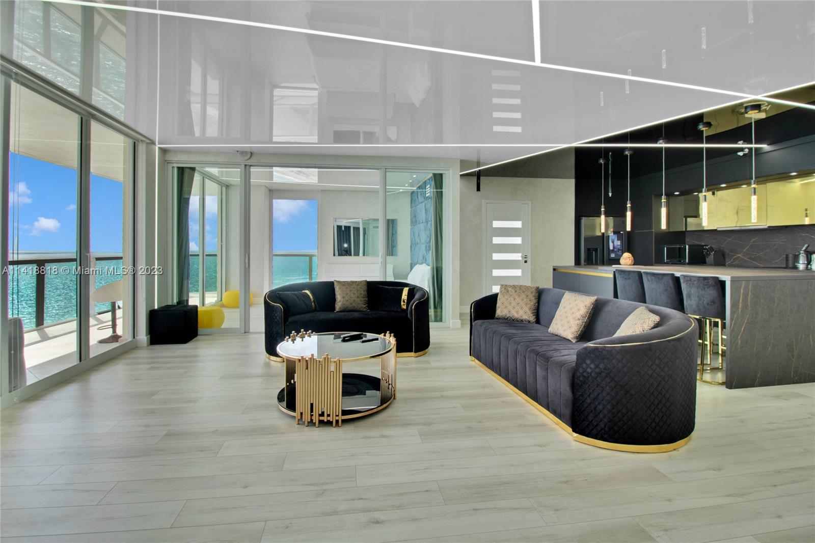 LA PERLA CONDO - Residential Lease