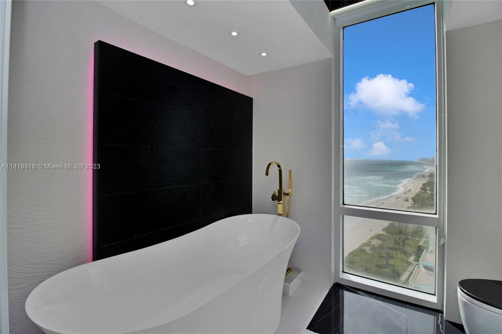 LA PERLA CONDO - Residential Lease