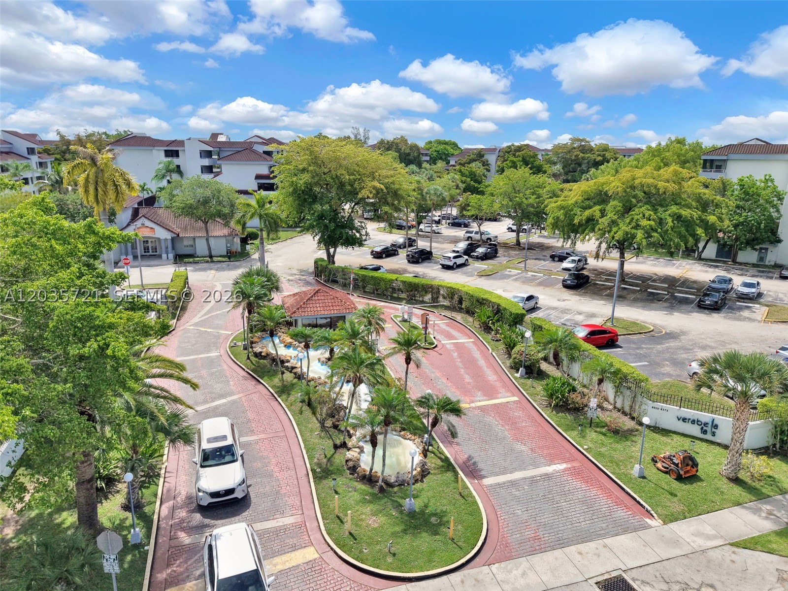 Great opportunity to own this spacious 1-bedroom unit converted into a 2-bedroom layout, offering added flexibility and functionality. Bright living areas, well-utilized space, and a convenient location close to shopping, dining, schools, and major highways. Ideal for end-users or investors. A must-see property with excellent potential!