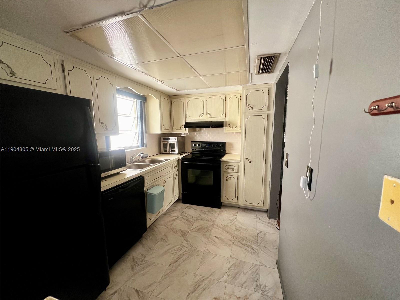 WESTCHESTER ARMS CO-OP - Residential