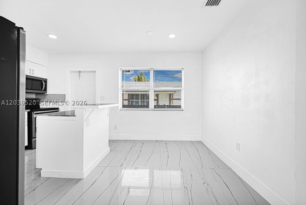 BISCAYNE SHORES CORR PLAT - Residential Income