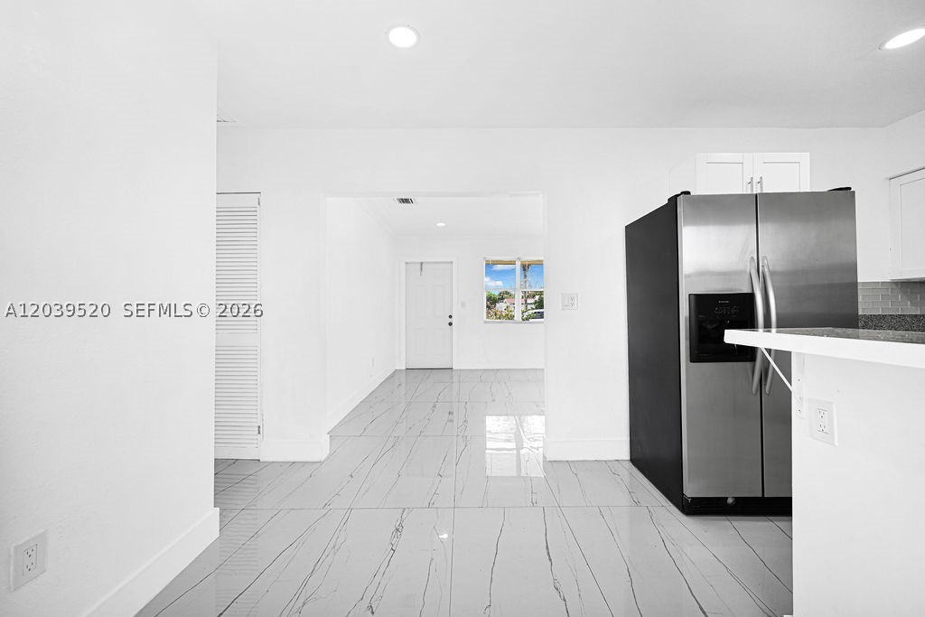BISCAYNE SHORES CORR PLAT - Residential Income