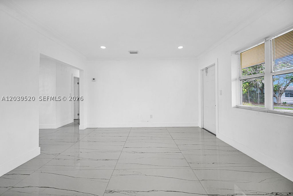 BISCAYNE SHORES CORR PLAT - Residential Income