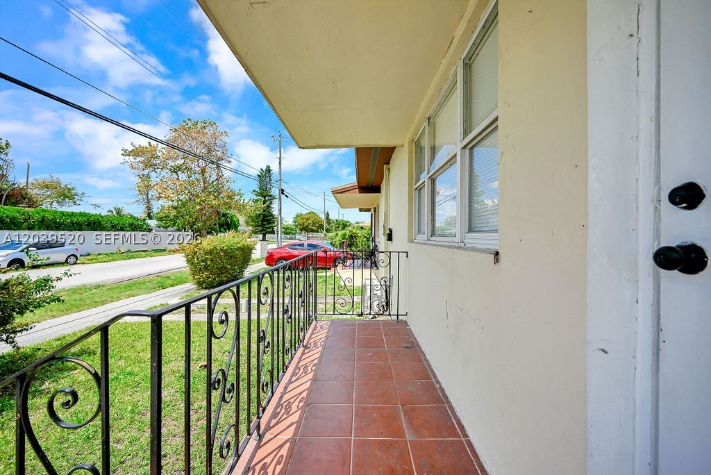 BISCAYNE SHORES CORR PLAT - Residential Income