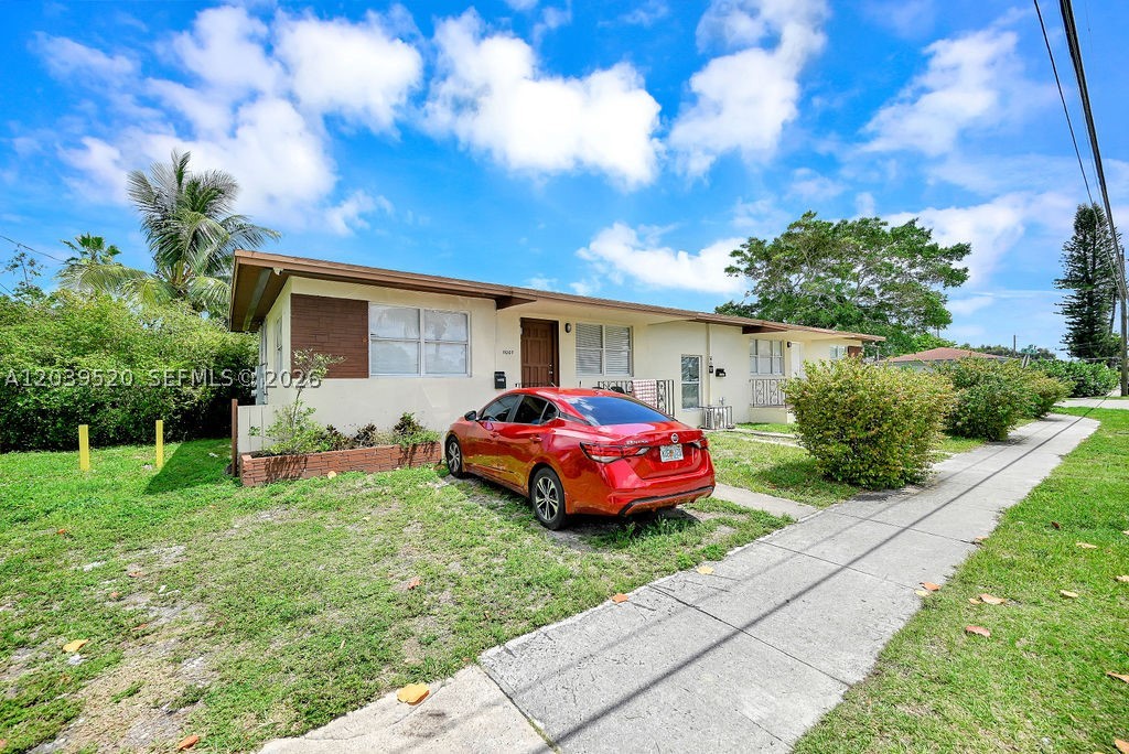 BISCAYNE SHORES CORR PLAT - Residential Income