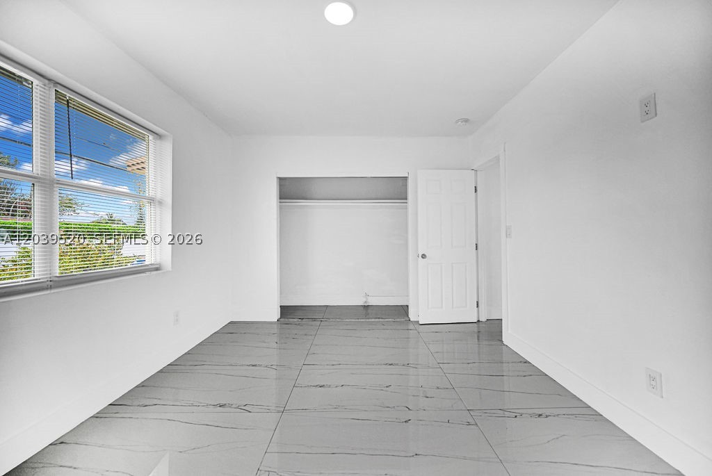 BISCAYNE SHORES CORR PLAT - Residential Income