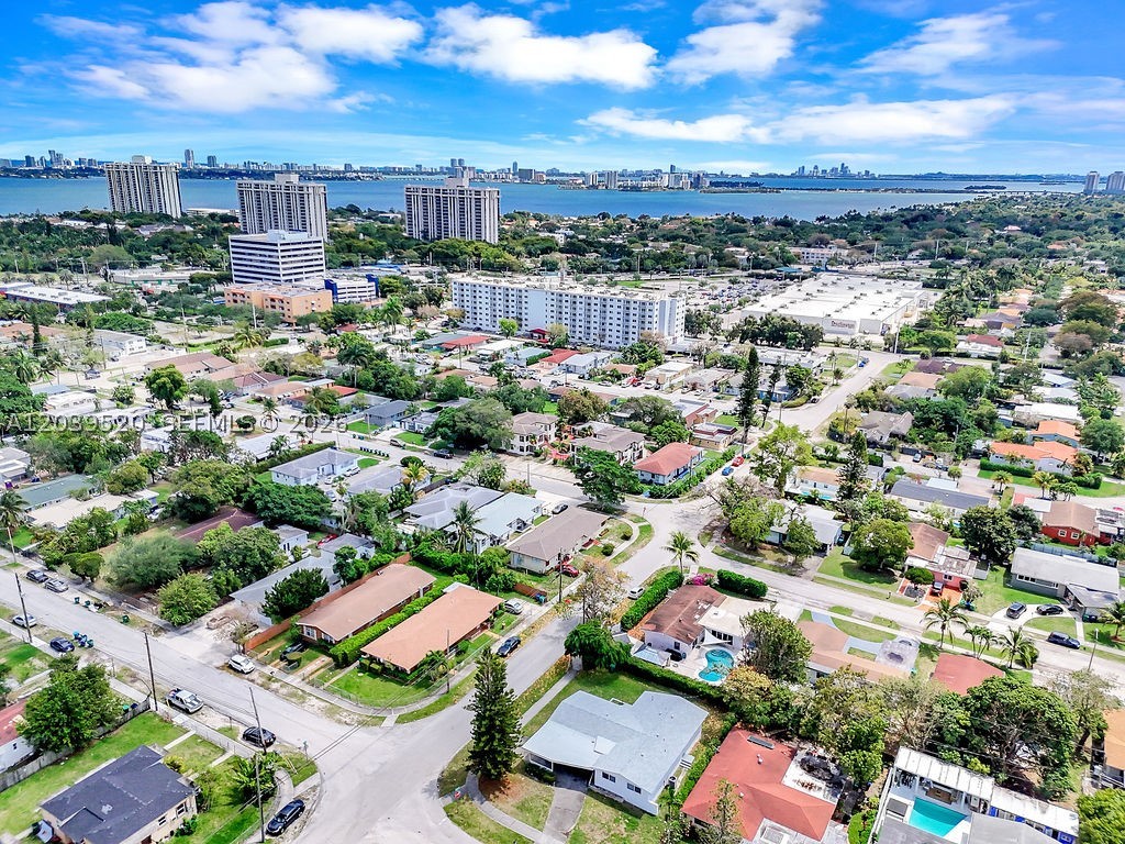 BISCAYNE SHORES CORR PLAT - Residential Income