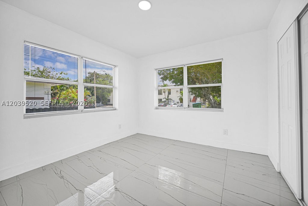 BISCAYNE SHORES CORR PLAT - Residential Income