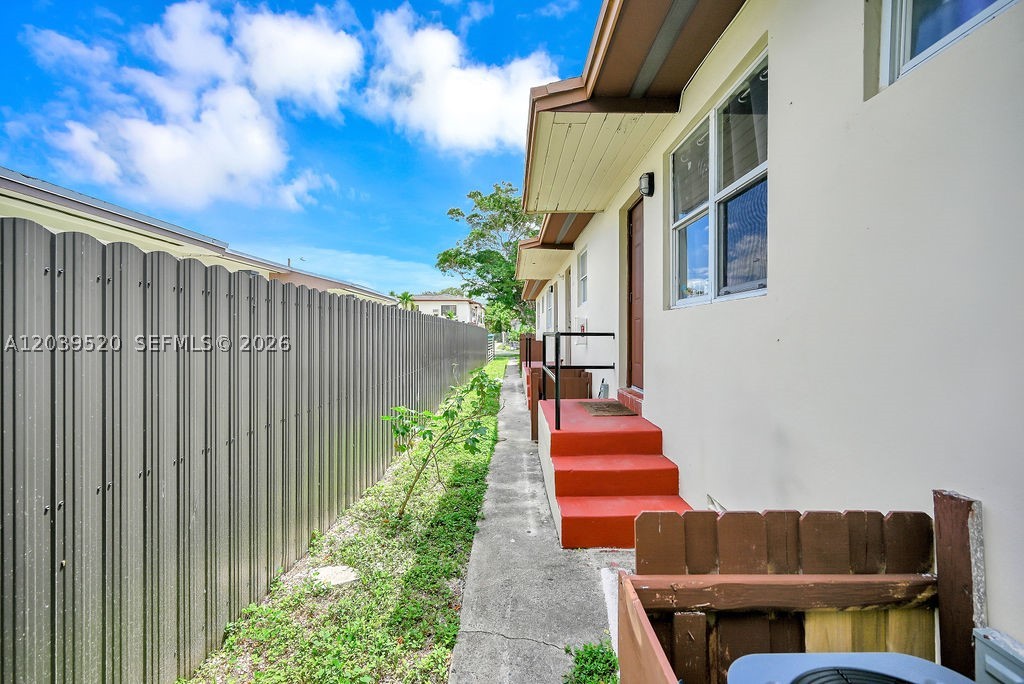 BISCAYNE SHORES CORR PLAT - Residential Income